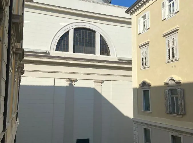 Hotel Centrale מלון